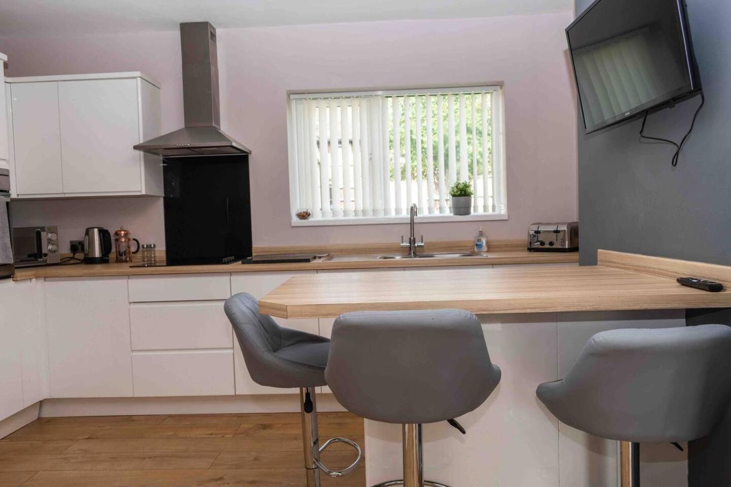 Handsworth Comfortable And Convenient 3 Bedroom House With Parking מראה חיצוני תמונה